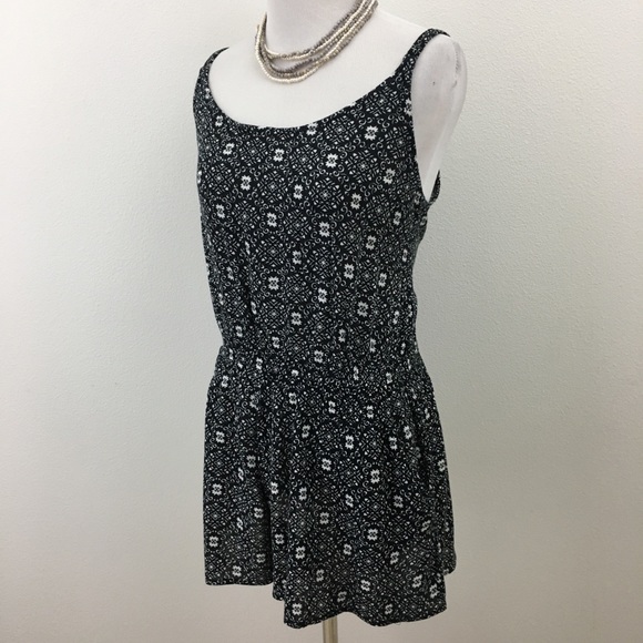 Shorts Romper with Pockets - Picture 2 of 10